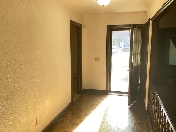 4th image of 1812 N Glade Ave