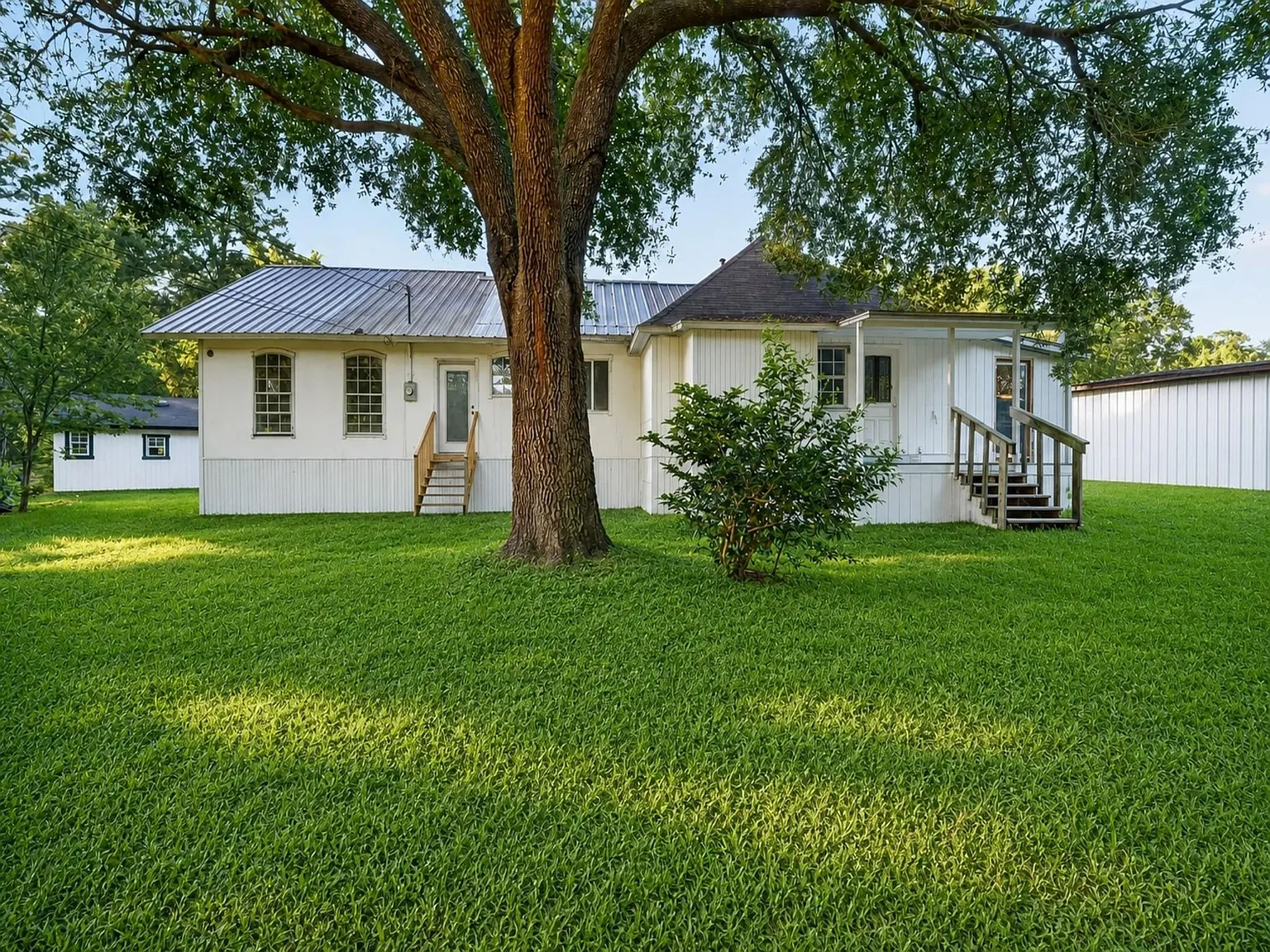 2 bed, 1.0 bath, 800 sqft, $800 — Photo 1