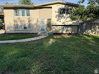 2nd image of 4460 Summerwood St