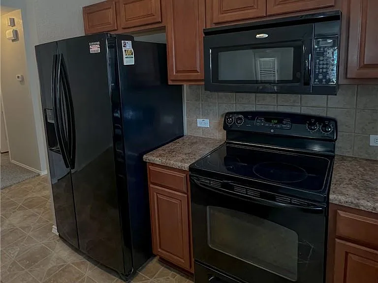 325 Altamont St — Photo 3