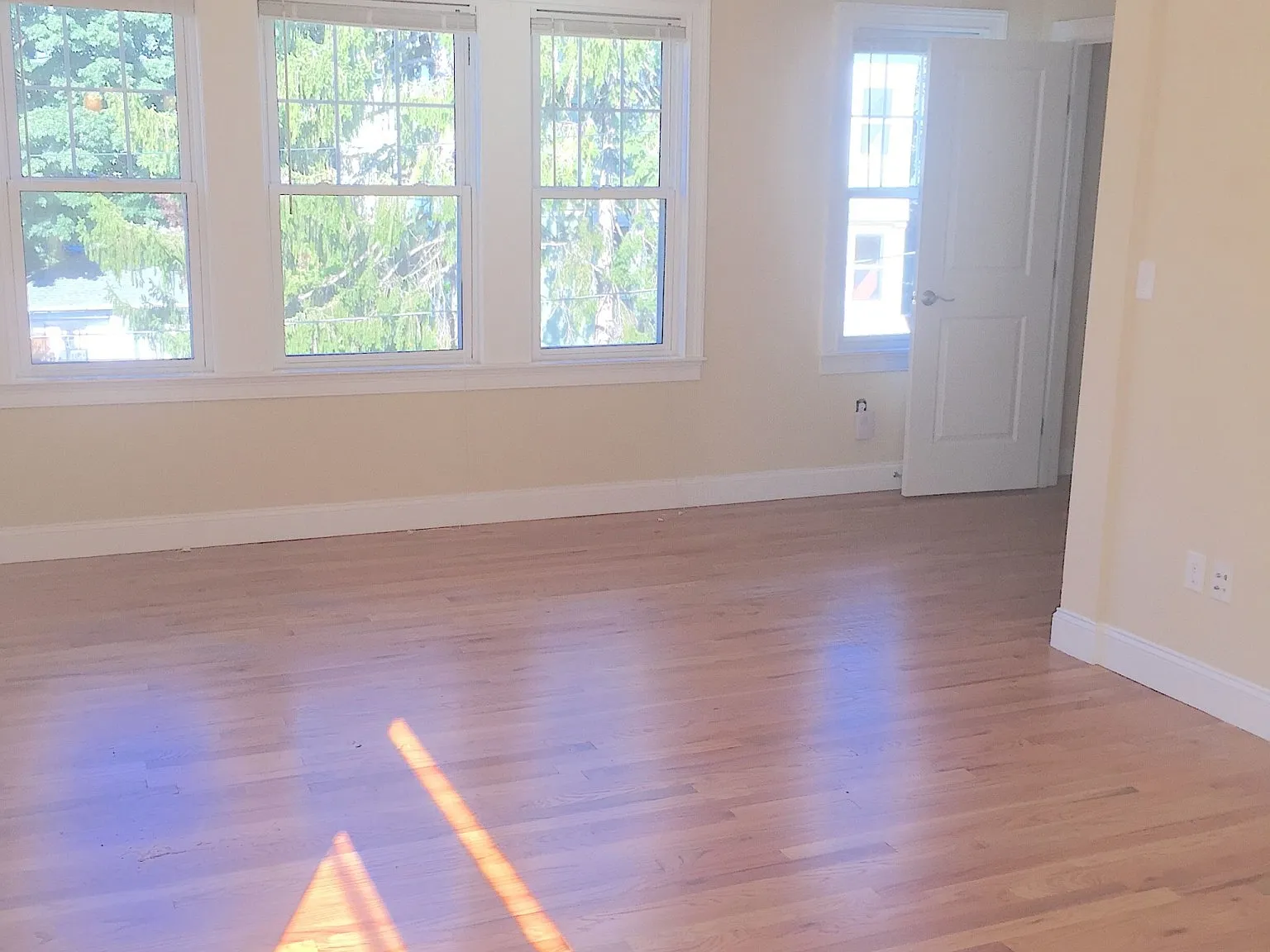 4 bed, 1100 sqft, $4,300 — Photo 2