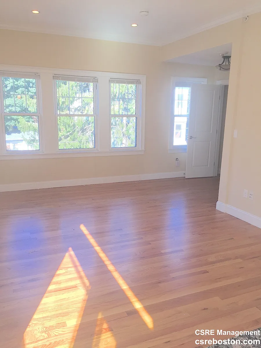 Building Photo - 75-77 Beechcroft St #3
