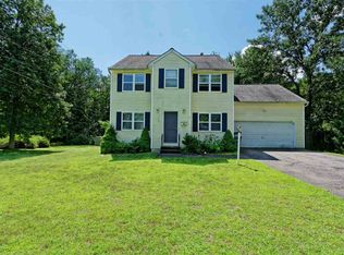 9 Eva St, Latham, NY 12110