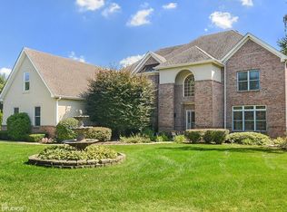 10 Enclave Way, Hawthorn Woods, IL 60047