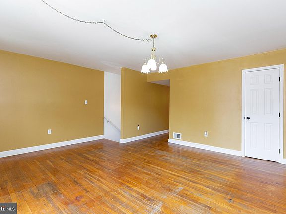 5th image of 14812 Anderson Ct
