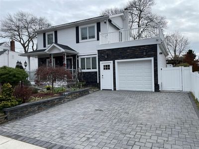 310 Brookside Court, Copiague, NY, 11726