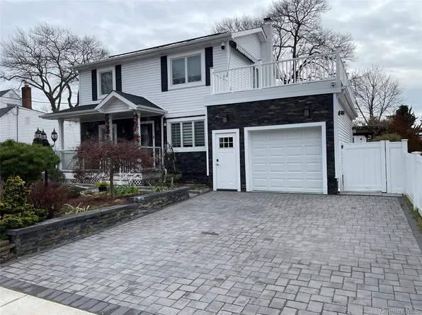 310 Brookside Court, Copiague, NY 11726