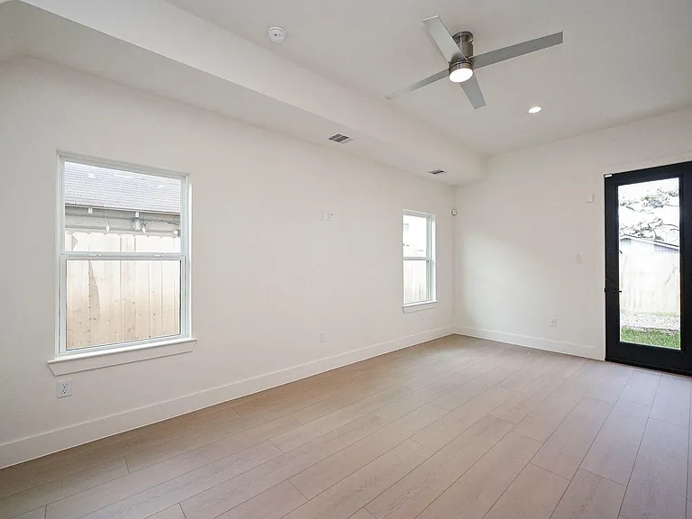 3839 Noah St #B — Photo 8