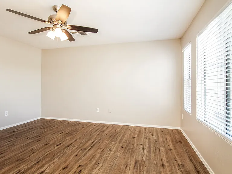 3929 W Irwin Ave — Photo 14