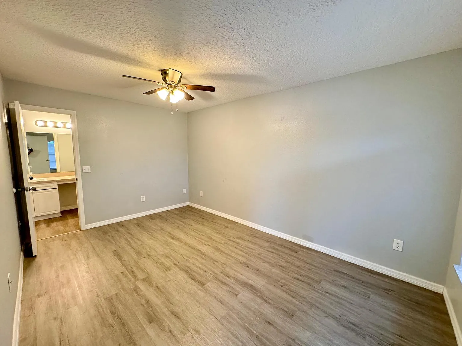 1 bed, 1.0 bath, $1,100 — Photo 1