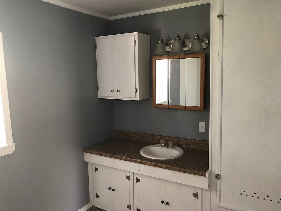 1st image of 725 1/2 W 12th St