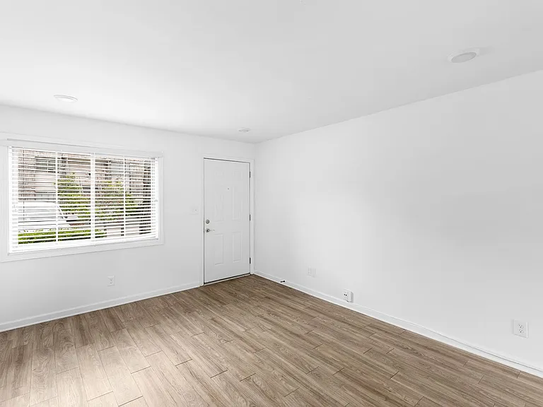 Linridge Apartments — Photo 21