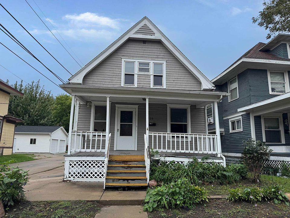 1st image of 509 15th St SE