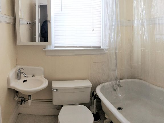 5th image of 1031 Greenwich St APT 5