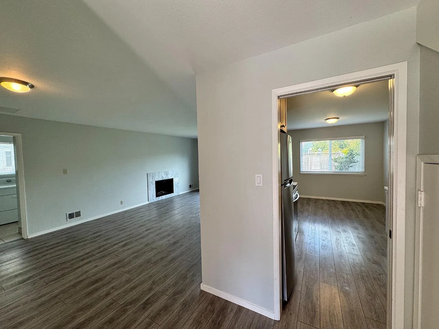3 bed, 2.5 bath, 1995 sqft, $5,250 — Photo 3