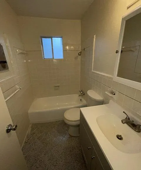 retro ceramic tile bathroom