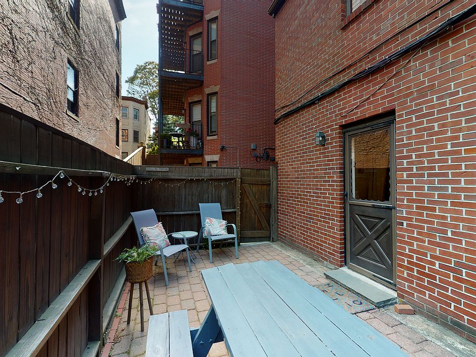 1st image of 907 Beacon St APT 2