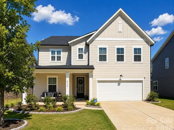 8226 Franklin Trail St, Charlotte, NC 28227