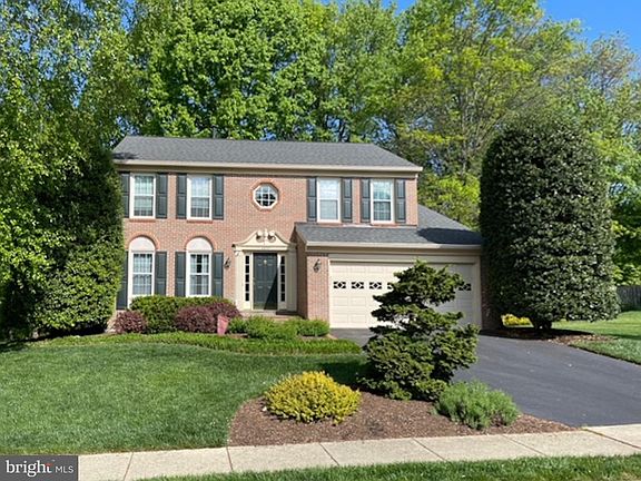 2nd image of 4937 Edge Rock Dr