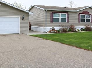 1004 Chaparral Dr, Brookings, SD 57006