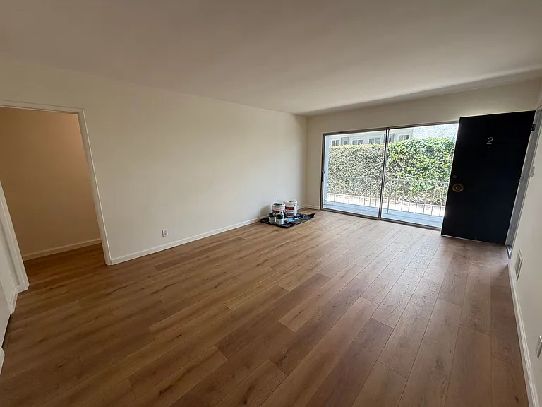 204 S Arnaz Dr — Photo 12