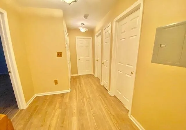 1077 Roseberry Ct — Photo 8