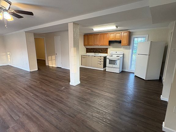 5th image of 2018 McIntosh Rd APT B