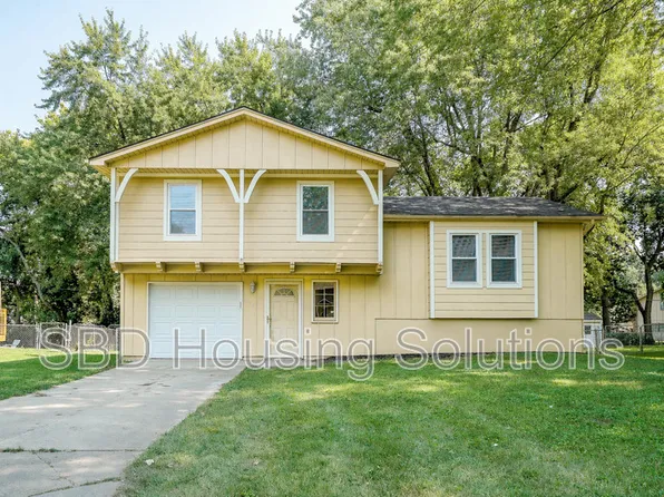 107 SE Brentwood Dr, Lees Summit, MO 64063