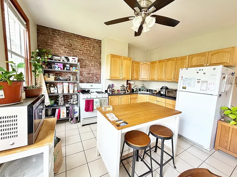 84 Webster St #2 — Photo 4