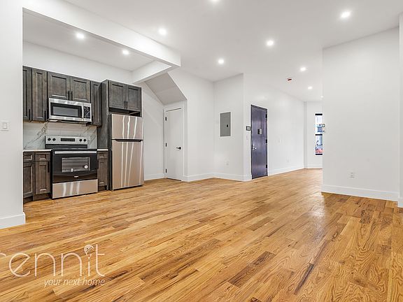 5th image of 40 Cornelia St APT 1