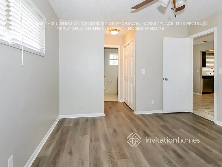 1132 Essex Dr — Photo 12