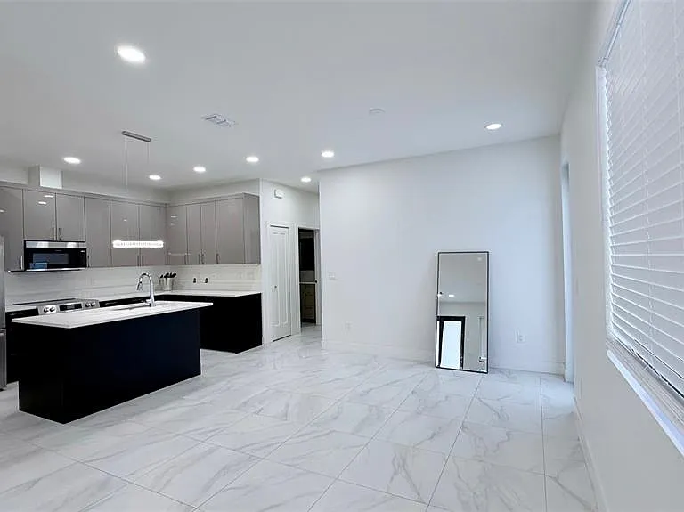 4106 N Thatcher Ave #B — Photo 4