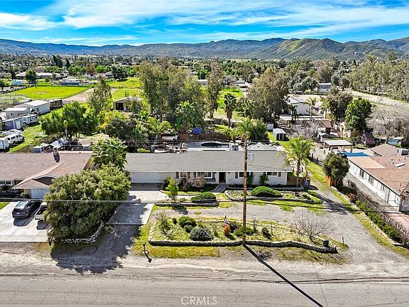 2nd image of 40069 Newport Rd