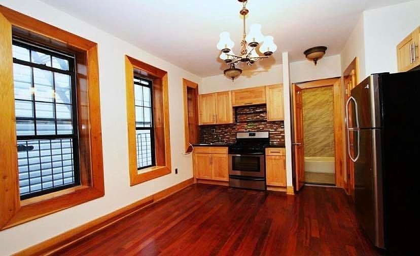 1st image of 146 Lexington Ave #8