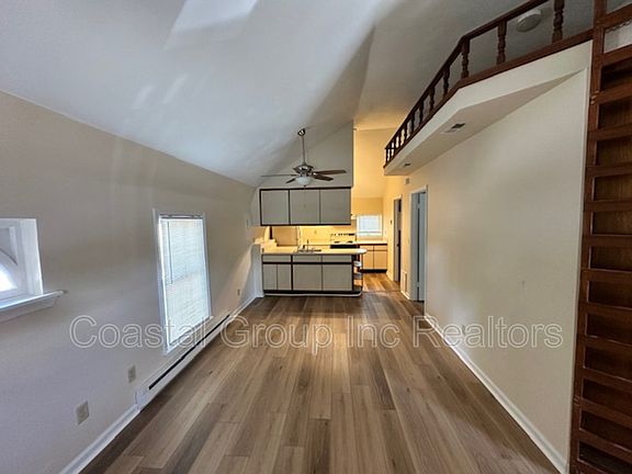 4th image of 700 W Ocean View Ave #1