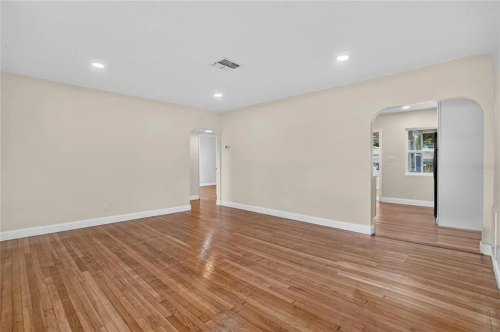 2 bed, 1.0 bath, 952 sqft, $2,500 — Photo 3