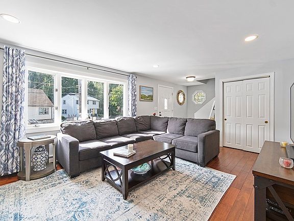3rd image of 188 Gaston St