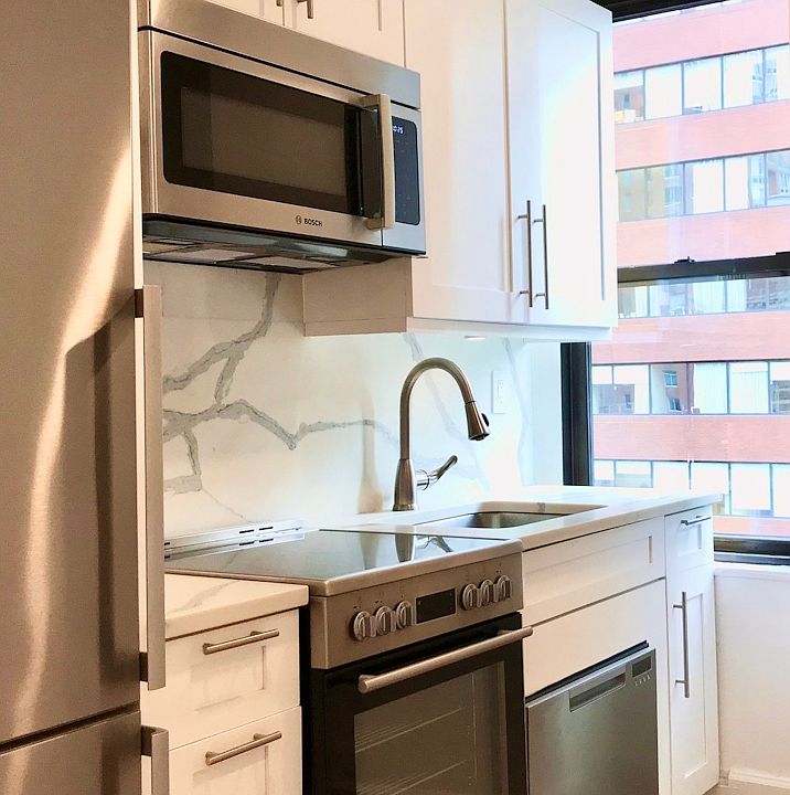 1st image of 160 E 48th St #3K3