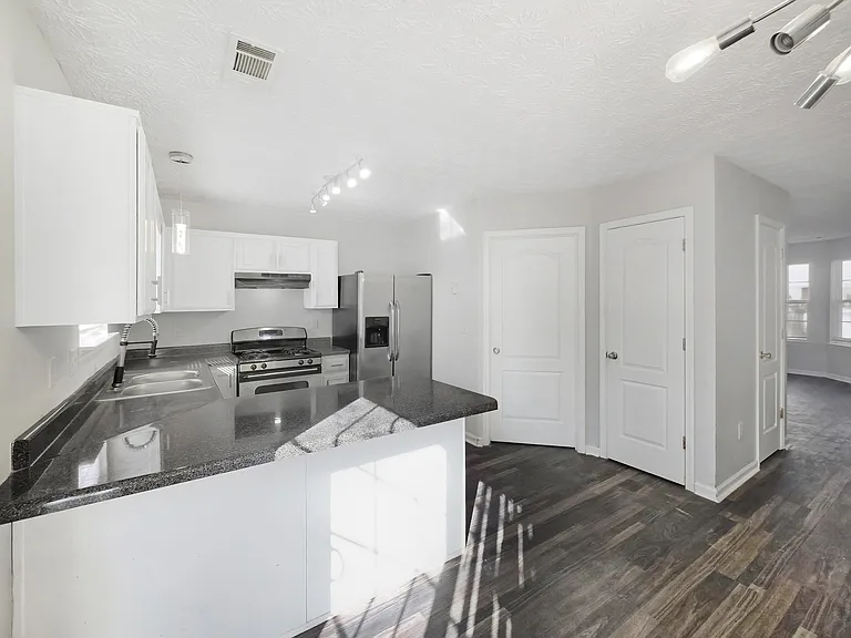 5539 Pineridge Ct — Photo 8