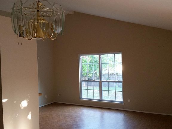 4th image of 2320 Sunflower Dr