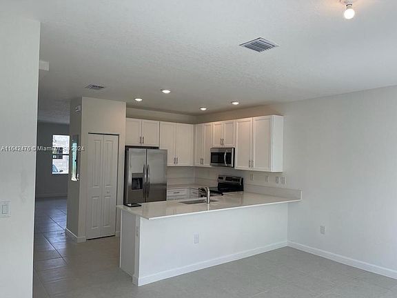 4th image of 2613 SE 14th Ave