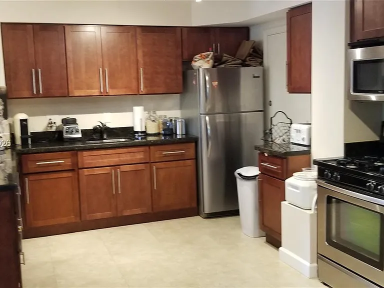 6886 N Kendall Dr #D202 — Photo 8