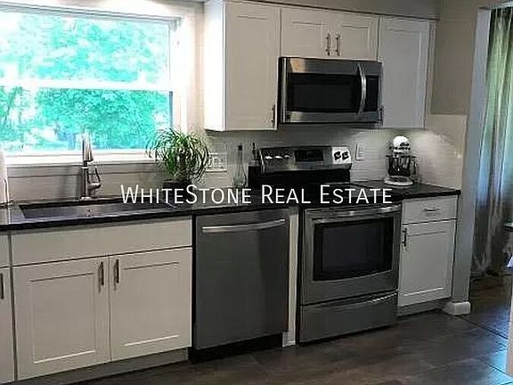 4th image of 1278 Columbia Rd