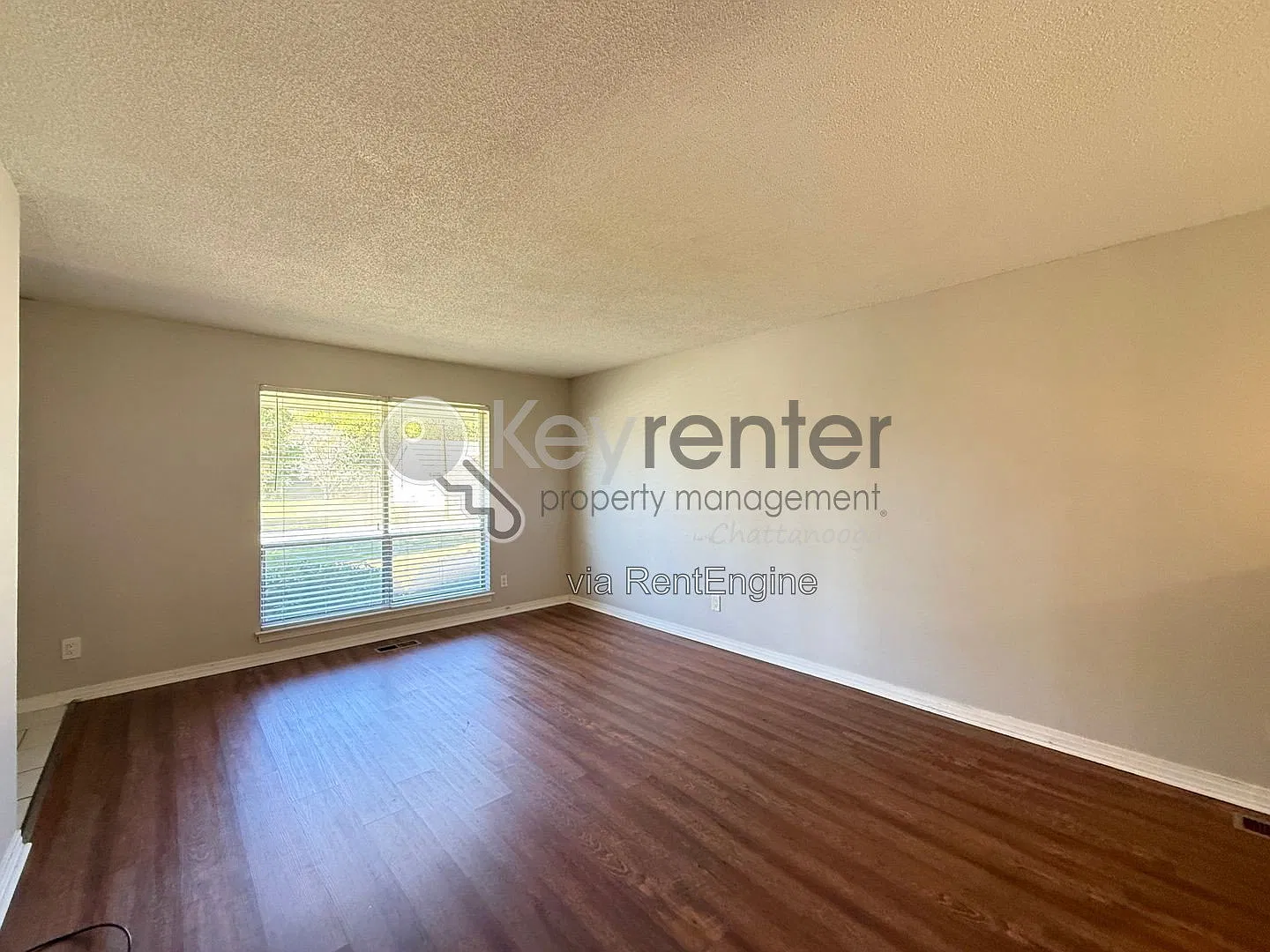 2 bed, 1.0 bath, 918 sqft, $1,200 — Photo 4