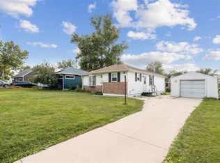 1430 8th St, Marion, IA 52302
