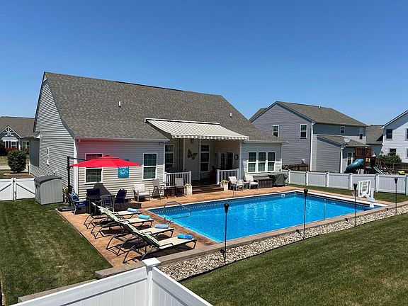 2nd image of 115 Stirling Way