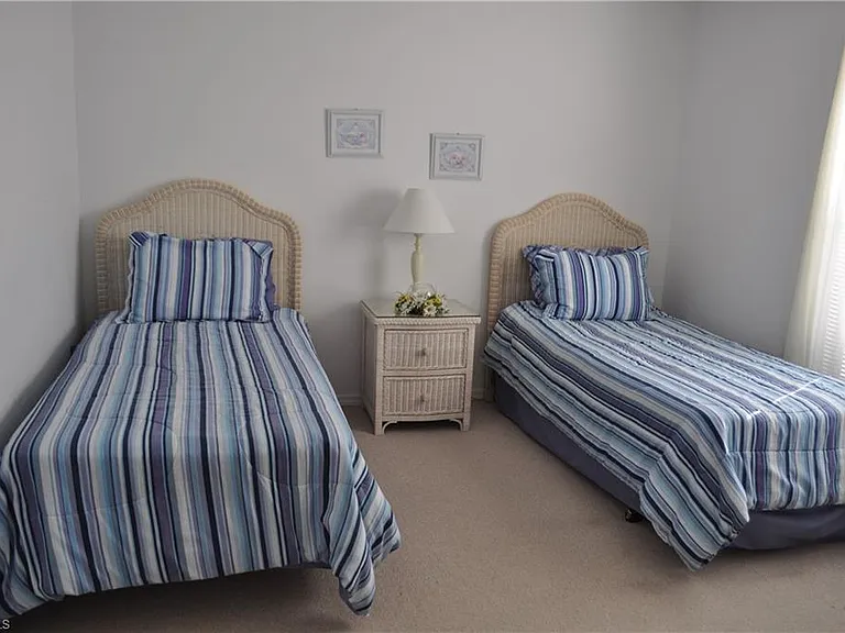 431 Dundee Ct — Photo 16