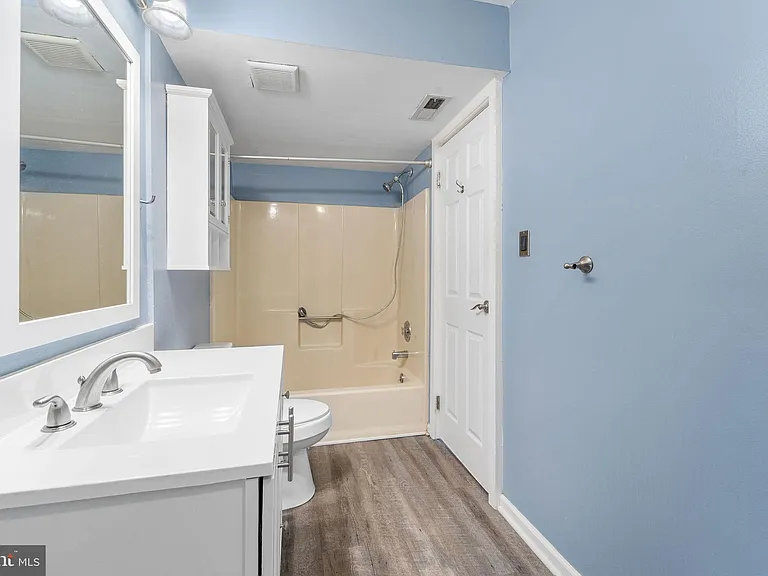 1512 Roberts Way — Photo 15