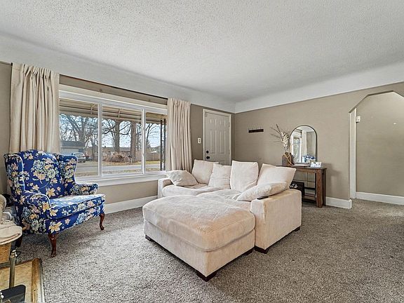 2nd image of 20620 Westhampton Ave