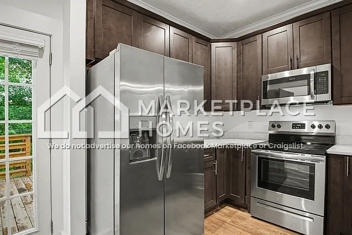 185 Peach St — Photo 6